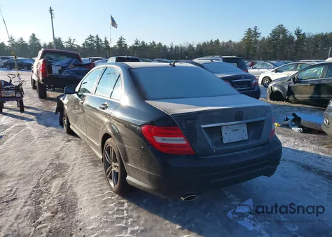 2013 Mercedes-Benz C 300 Sport 4Matic из США, поврежденный, VIN WDDGF8AB9DG077089